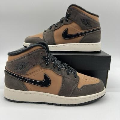Air Jordan 1 Mid Mocha Black